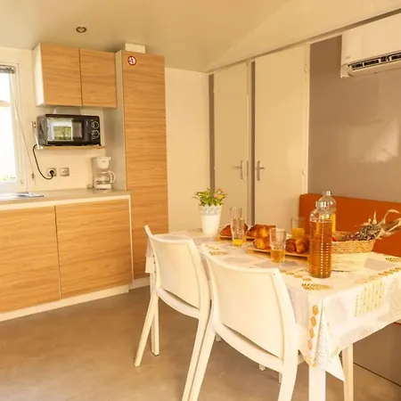 Mobil Confortable Avec Terrasse - 4 Pers. - Api-1-52-2761 Kemping