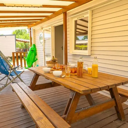 Mobil Confortable Avec Terrasse - 4 Pers. - Api-1-52-2761